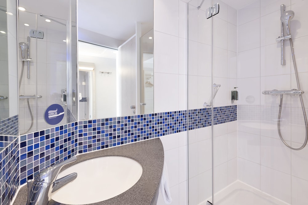 HOLIDAY INN EXPRESS SINGEN 17/72