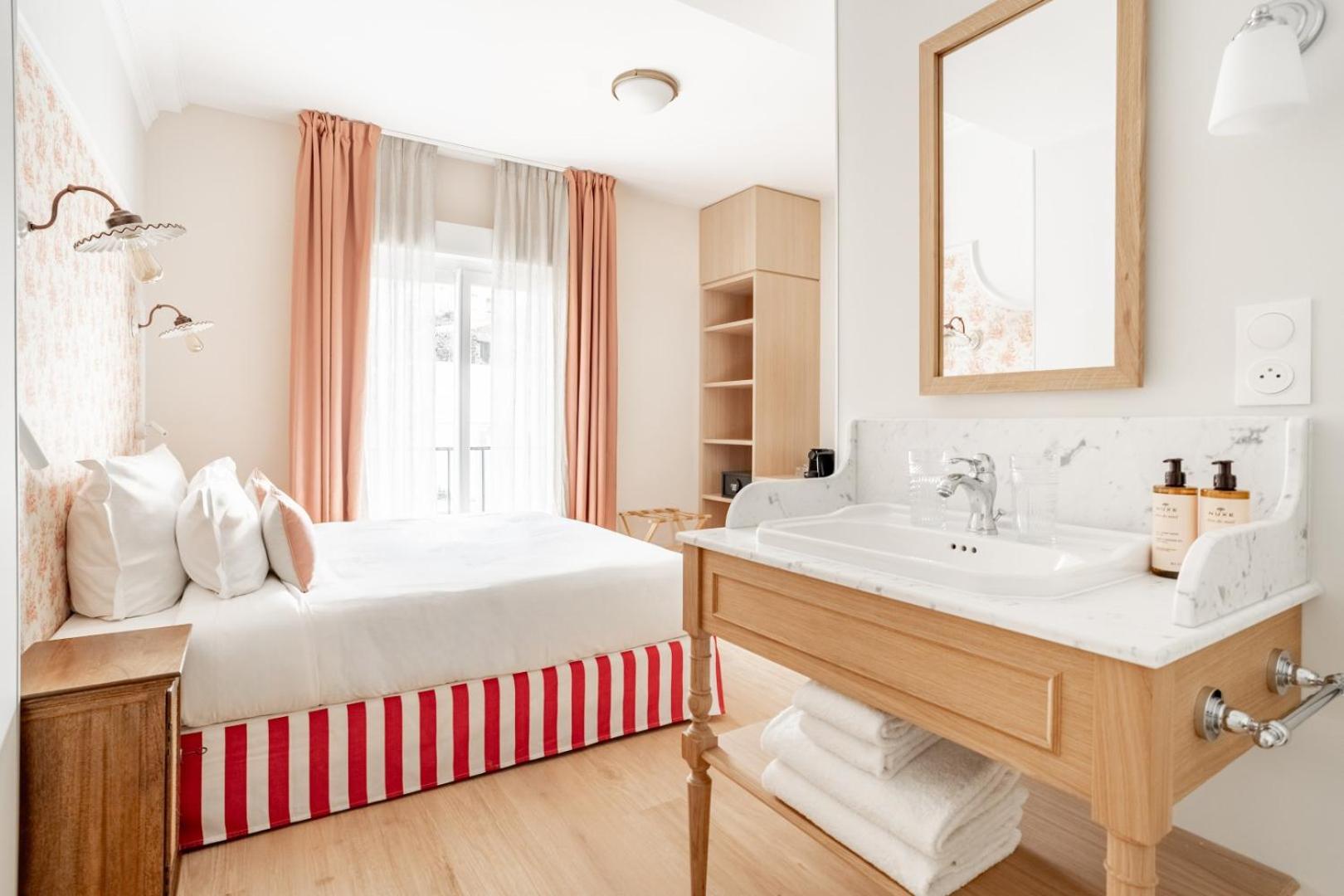 غرفة كلاسيكية بإطلالة على الفناء، Villa Camille Hotel & Spa 2/6