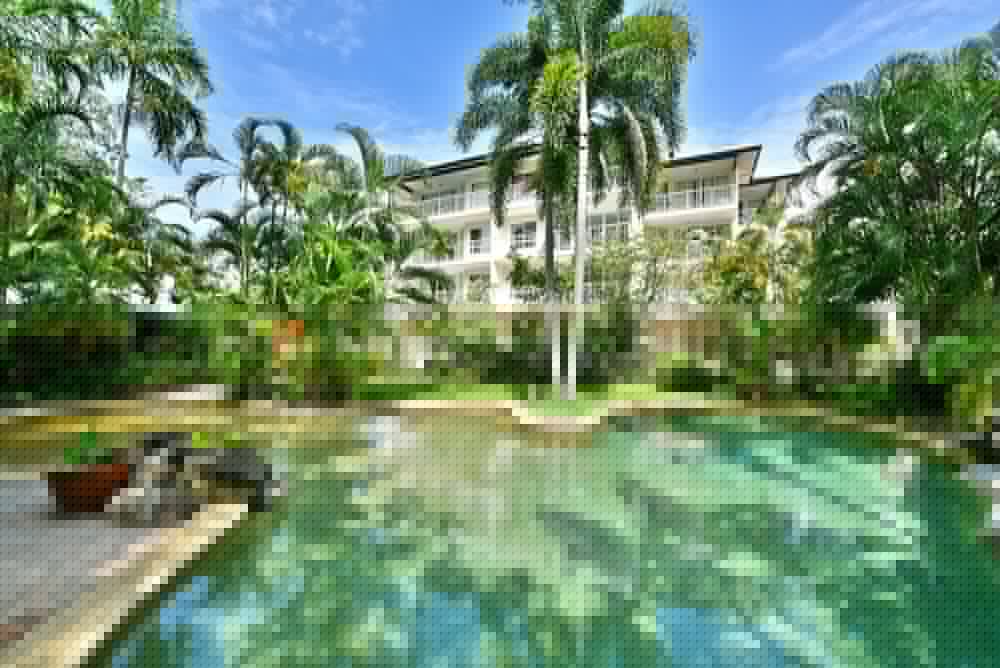 Golden Sands Beachfront Resort 4/70