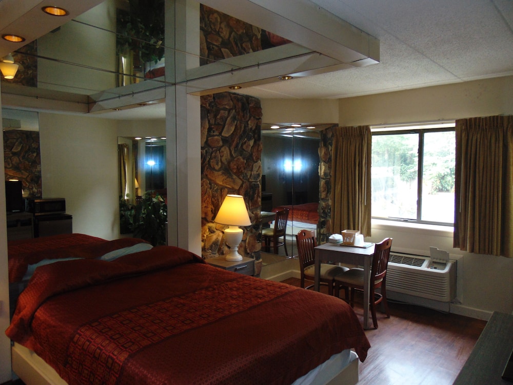 La Mirage Motor Inn 6/36