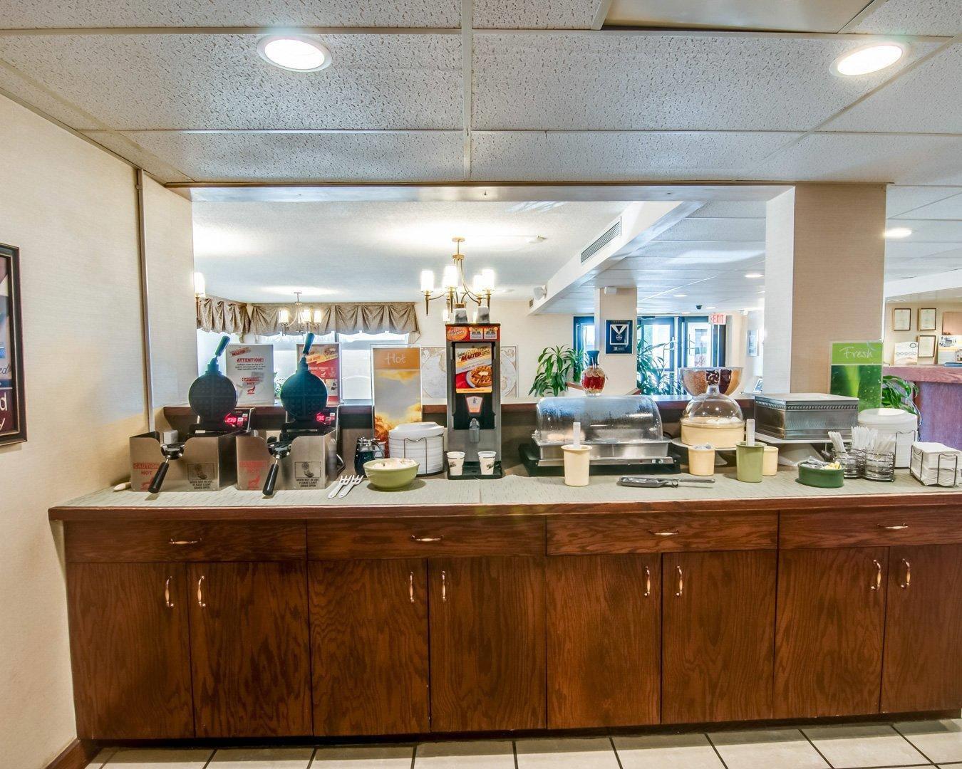 Suburban Studios Christiansburg - Blacksburg 14/16