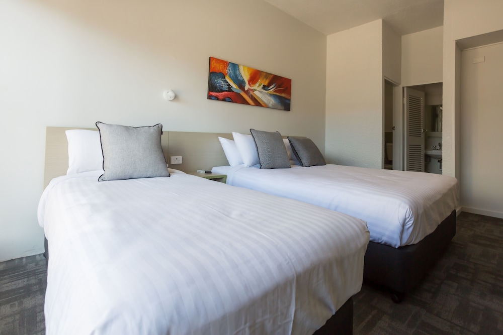 Emerald Star Hotel 12/52