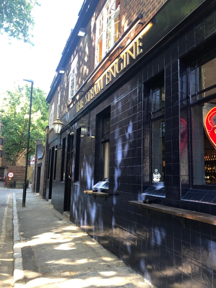Publove the Steam Engine Hostel 2/46