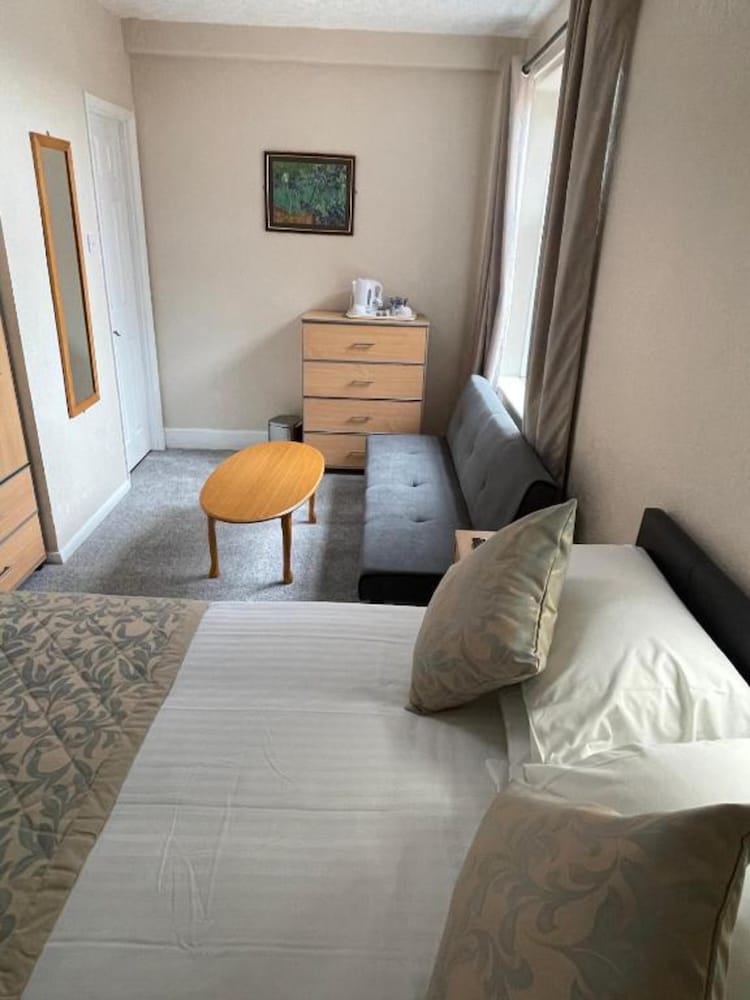 OYO Queens Hotel, Skegness 22/52