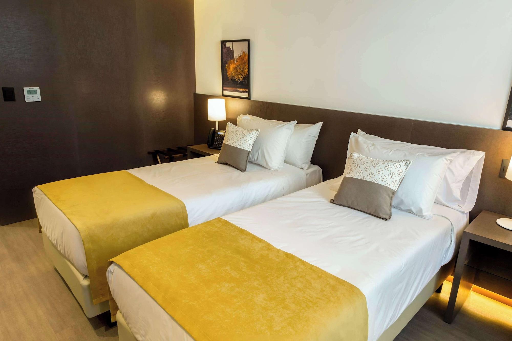 suite, multiple beds