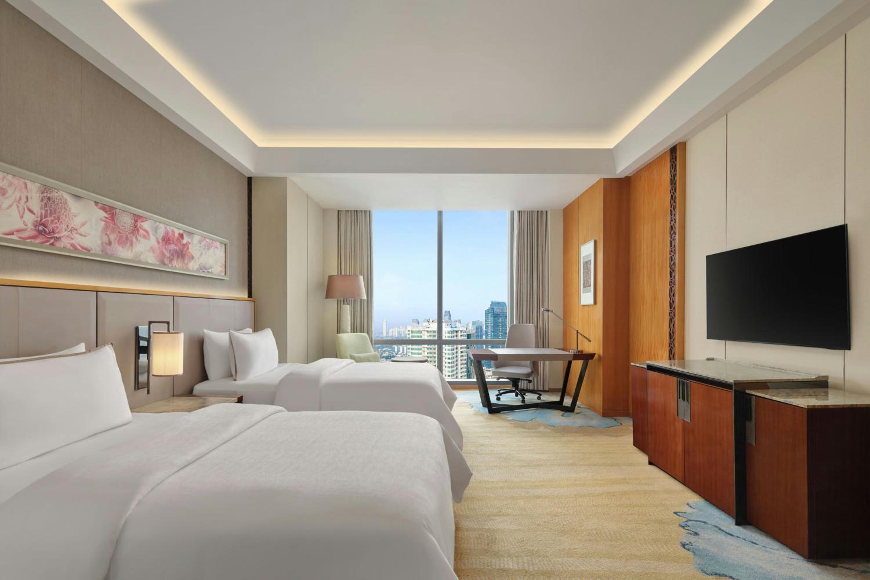 Deluxe, 2 Double Beds, Skyline View
