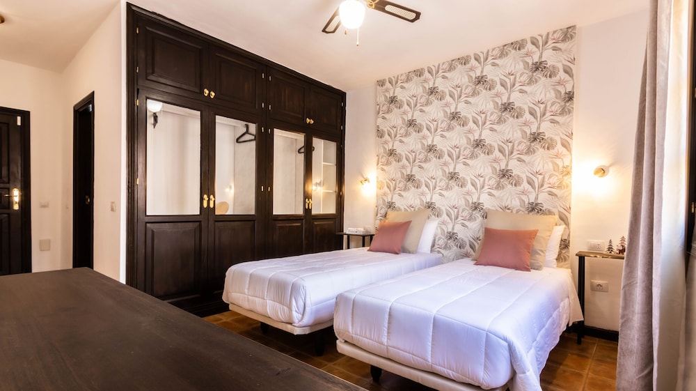 Ecolife Hotel 12/50