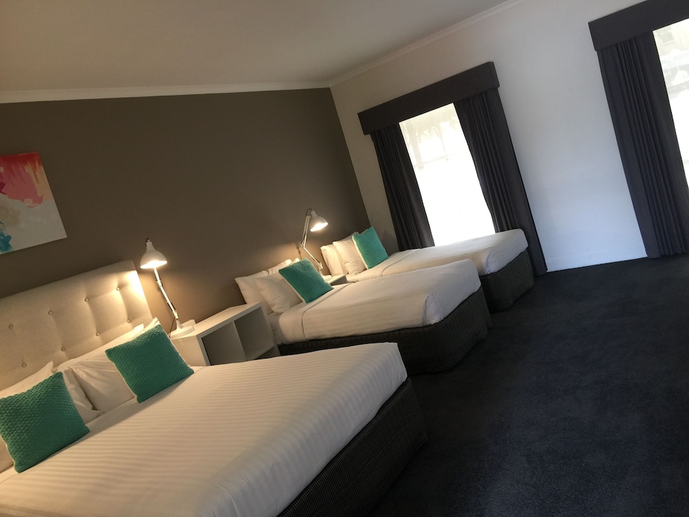 Caledonian Motel Hotel 12/38
