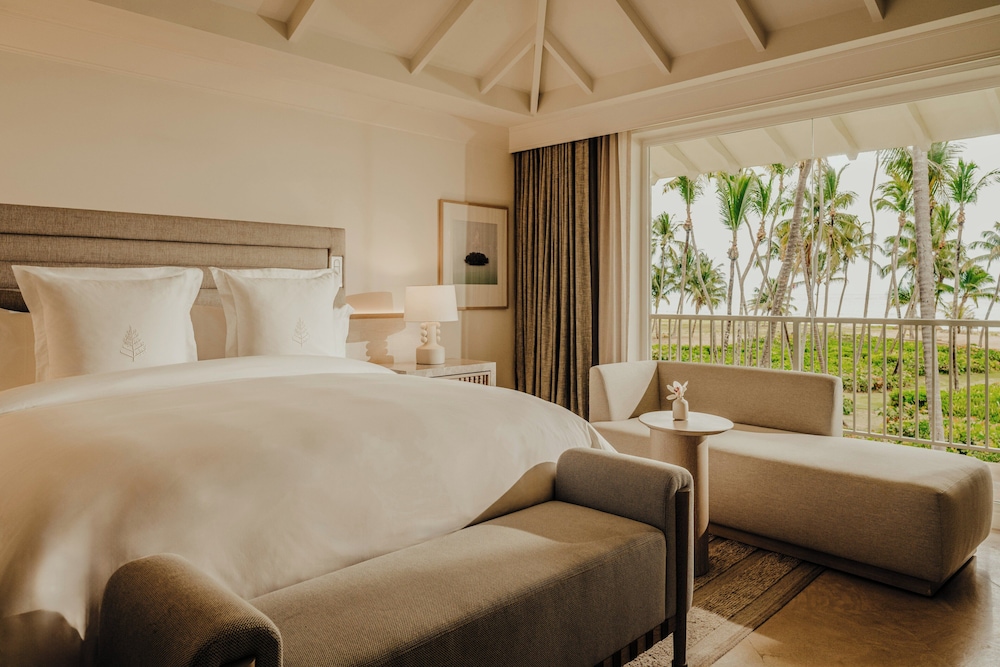 1 Bedroom, Suite, King Bed, Ocean Front, Balcony