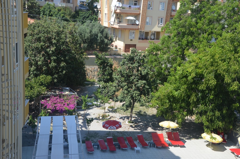 Rose Garden Aparthotel 32/71