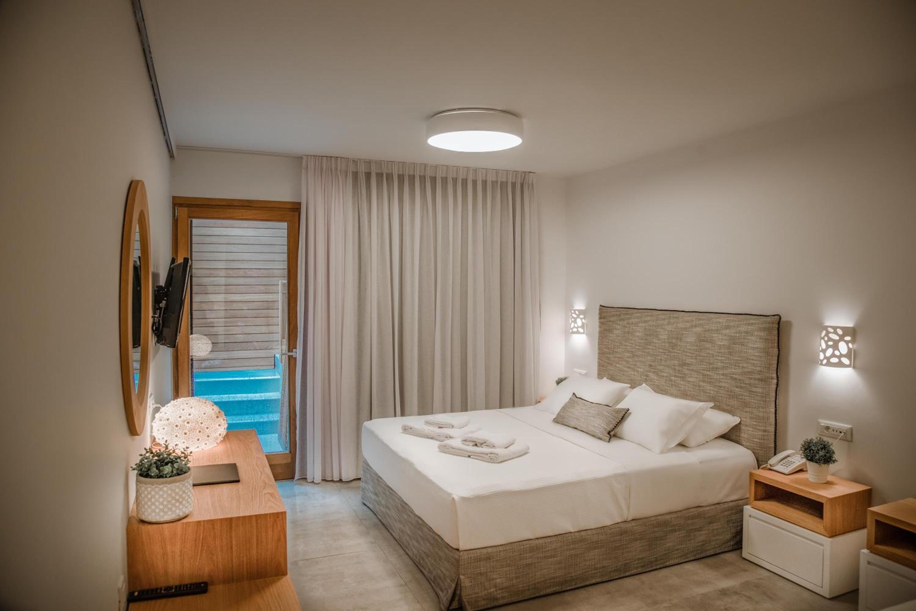 Honeymoon, Suite, Pool and Sea View