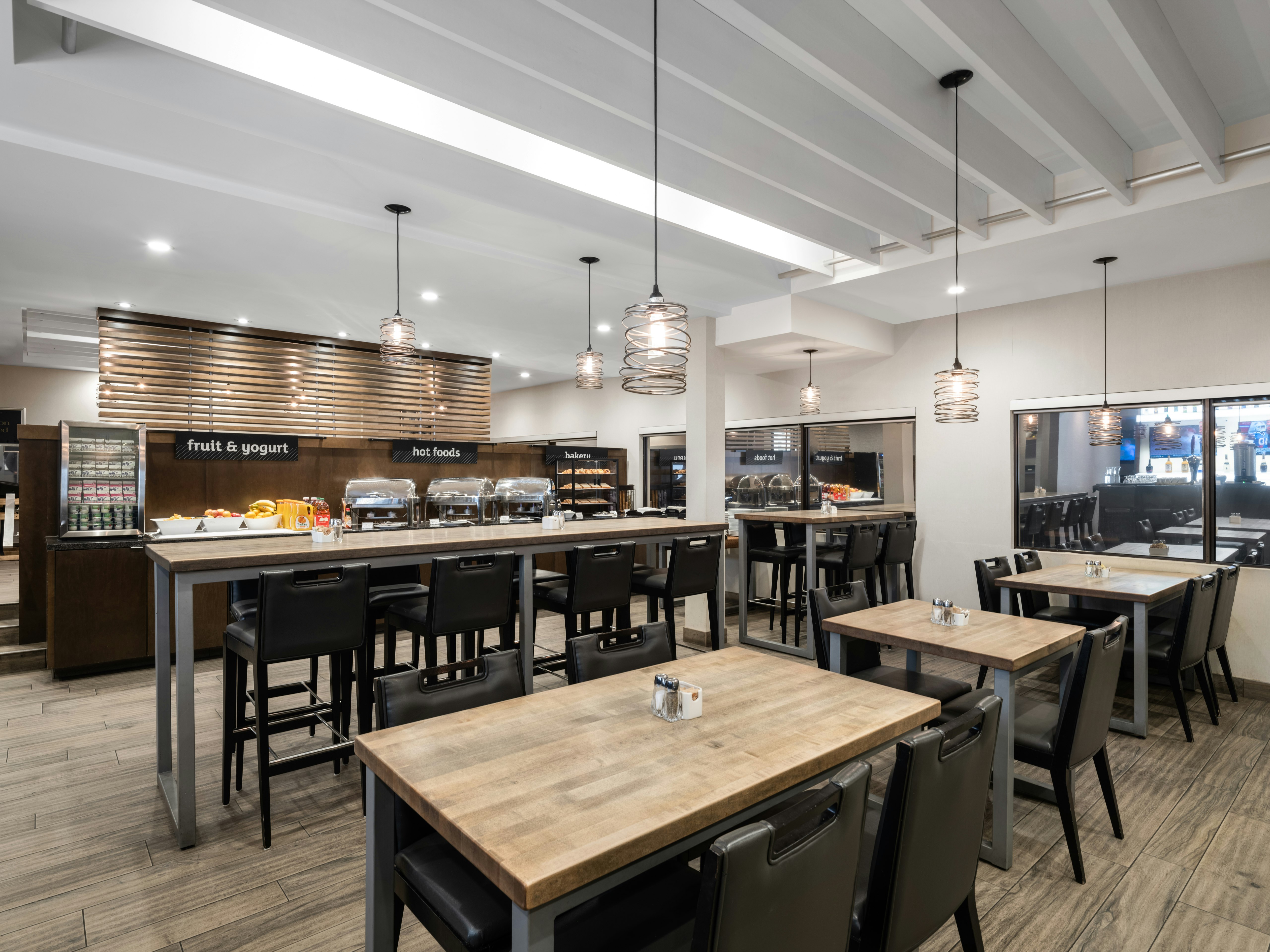 Holiday Inn Calgary- Airport 43/65