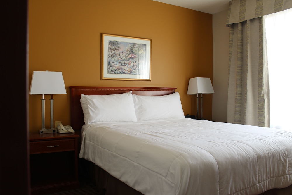 Foxwood Inn and Suites 15/38
