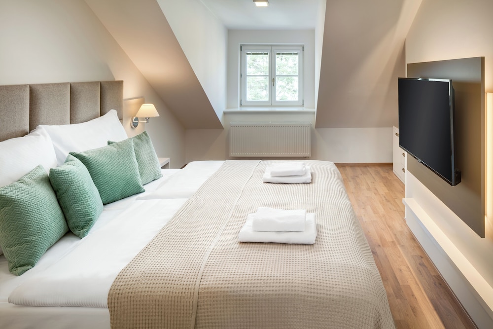 1 BEDROOM, DUPLEX, DELUXE