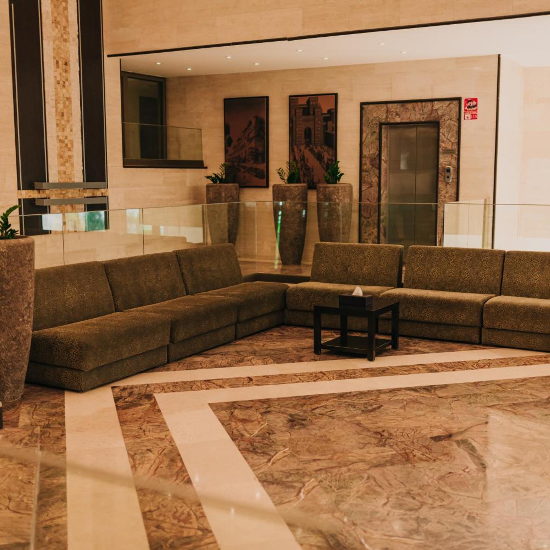Ashur Hotel 40/63