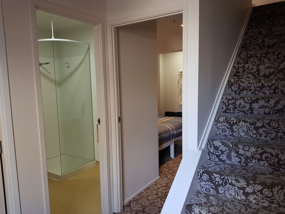 Empire Apartments 27/67
