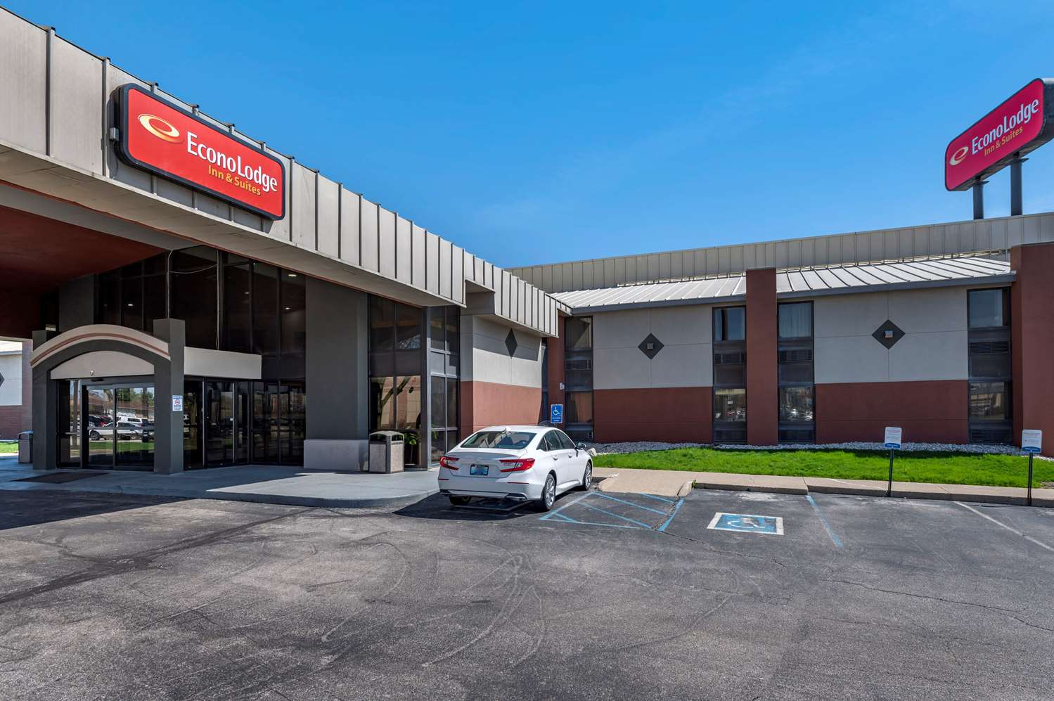 Econo Lodge Lafayette 54/57