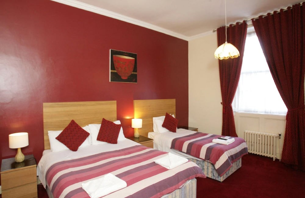 CLIFTON HOTEL 22/43