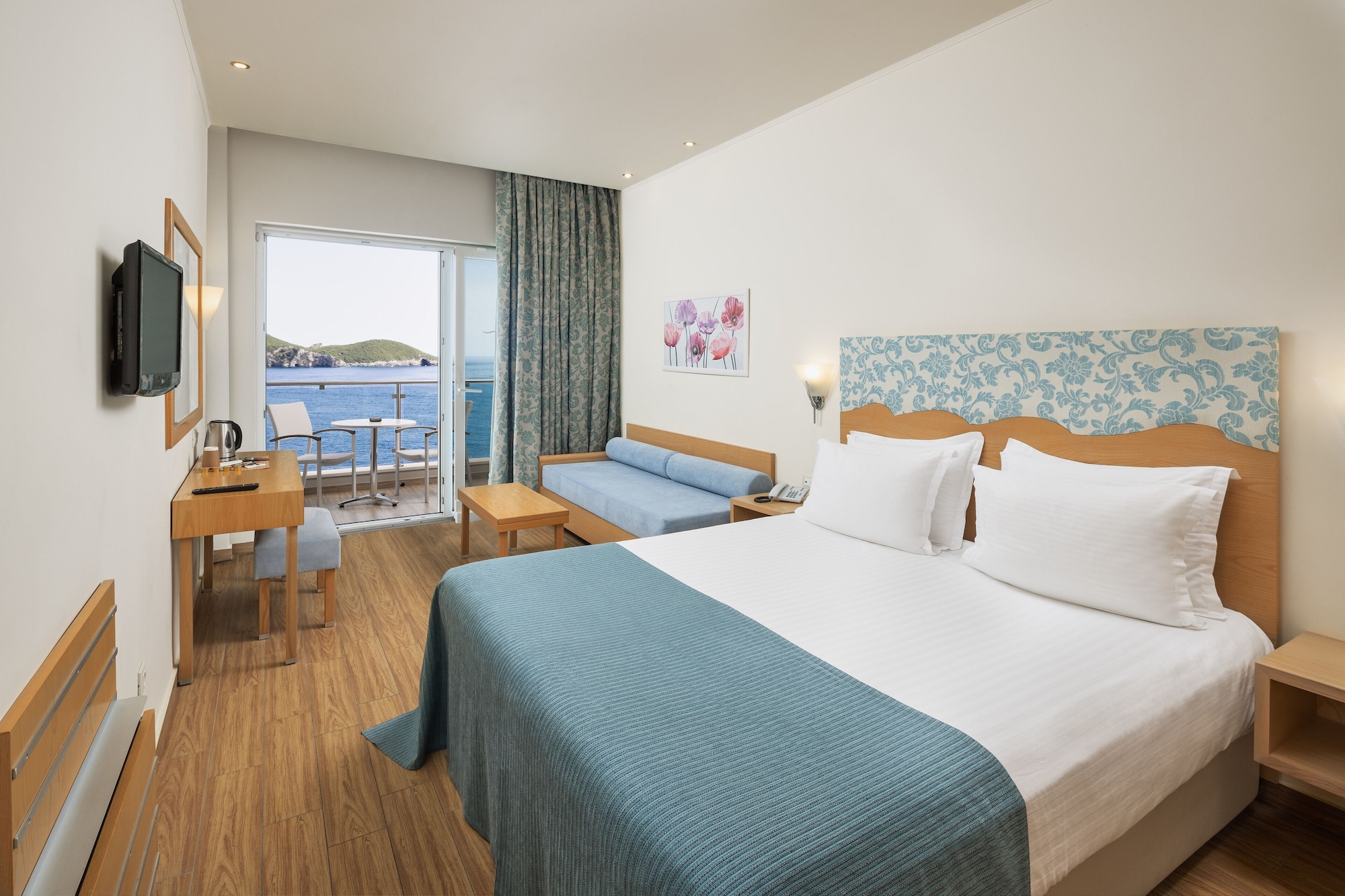 Superior, Double or Twin Bed, Sea View, East Side