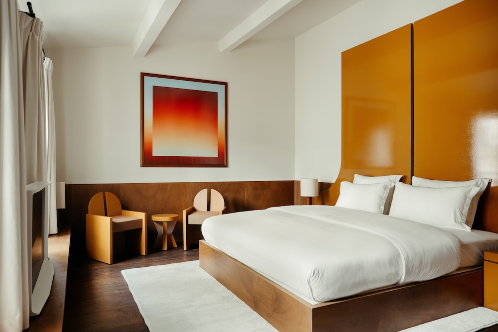DELUXE, STUDIO, KING BED