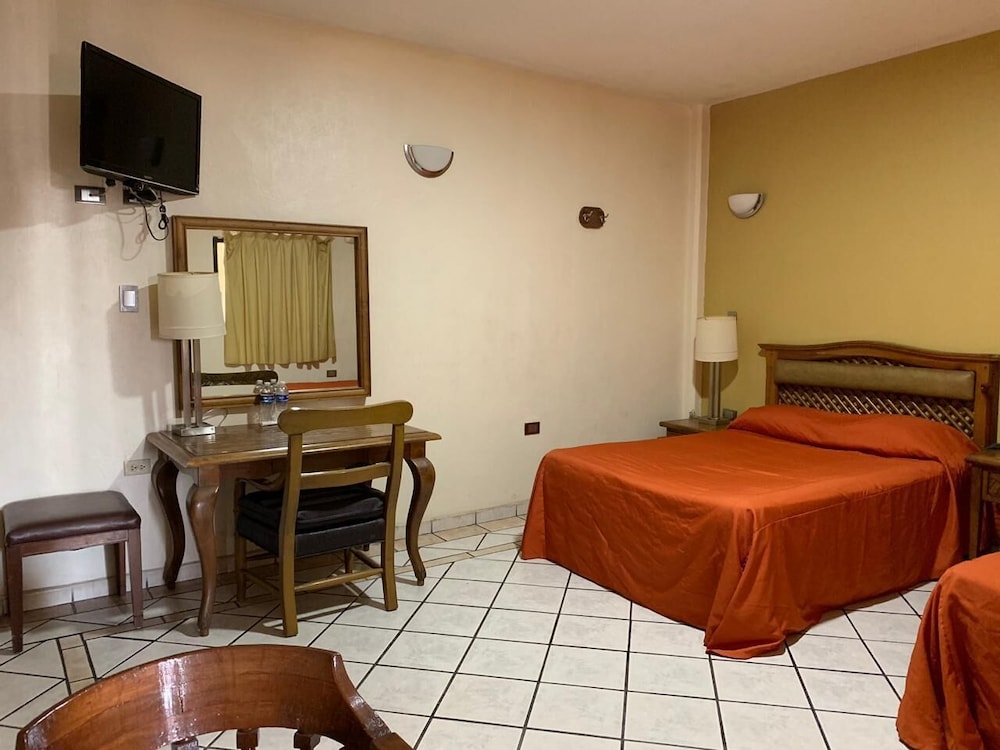 Hotel Las Fuentes 35/64