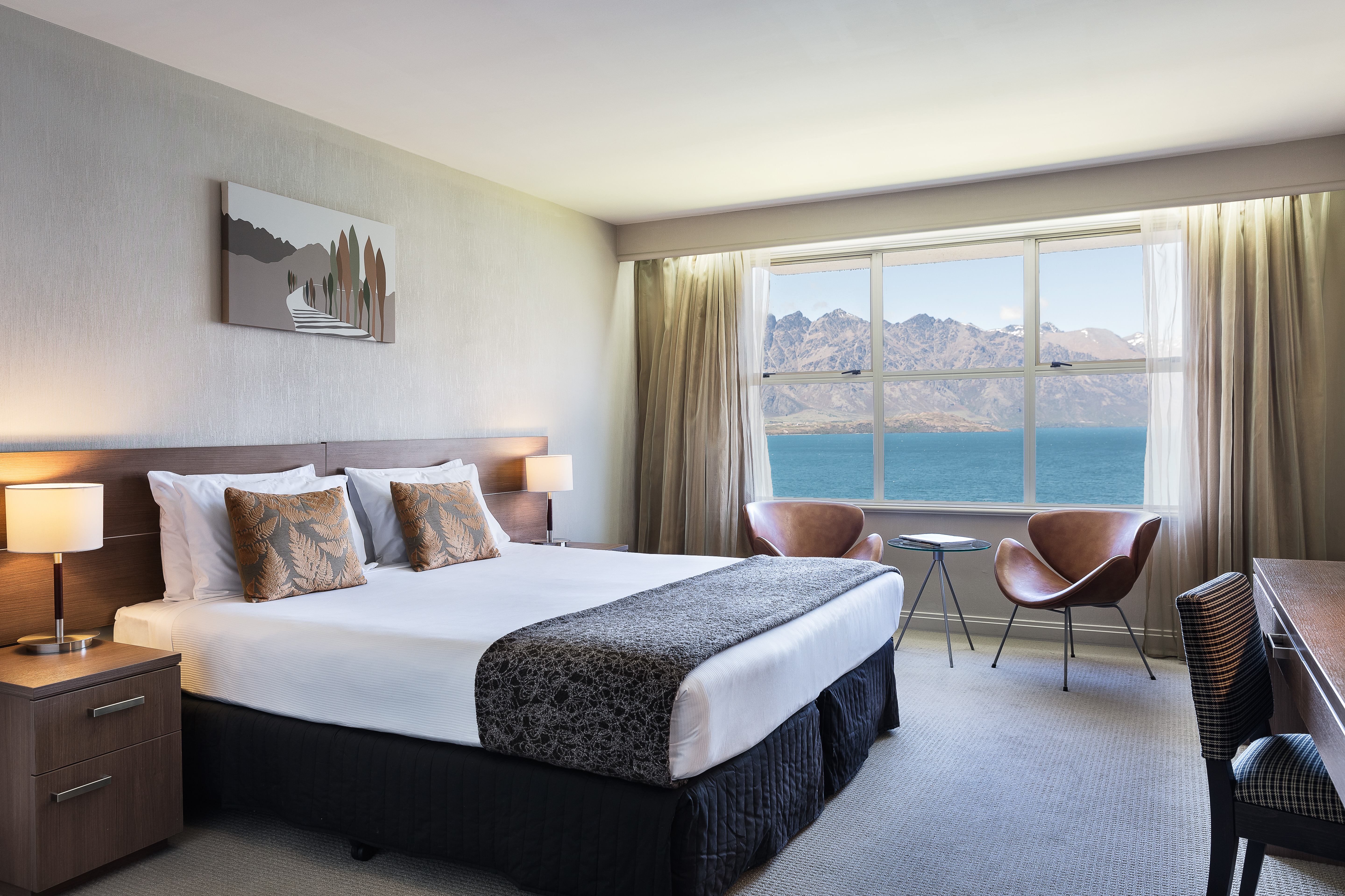 غرفة سوبيريور بسرير كوين بإطلالة على البحيرة، Movenpick Queenstown 5/8