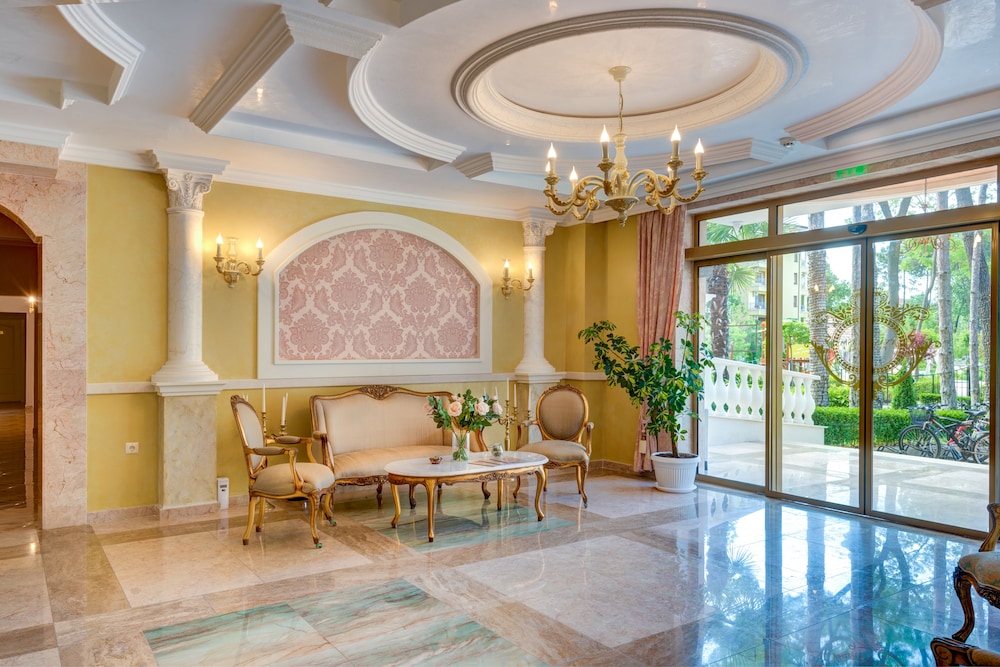Venera and Anastasia Palace Apartments 58/75