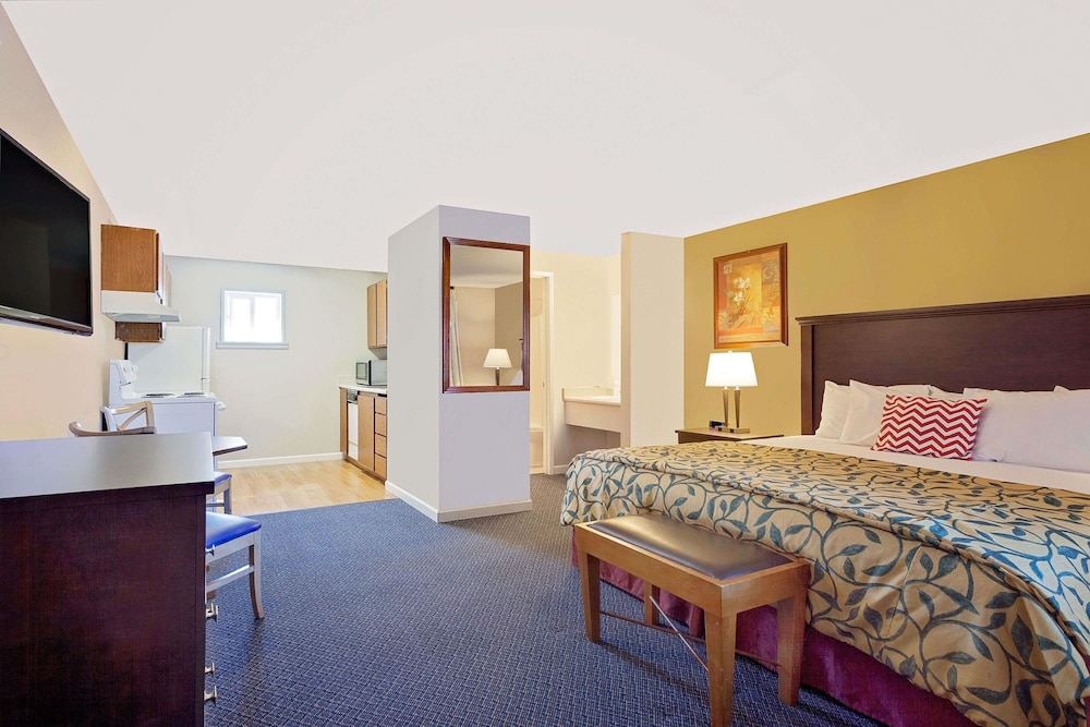 Days Inn by Wyndham Lakewood South Tacoma 24/67
