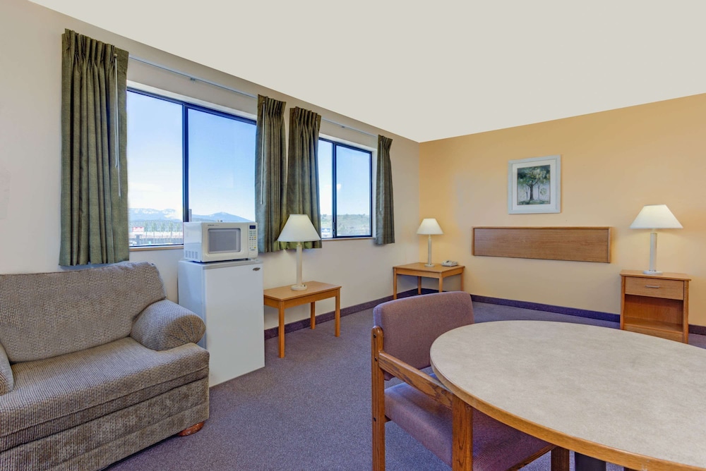 Super 8 By Wyndham Klamath Falls 23/28