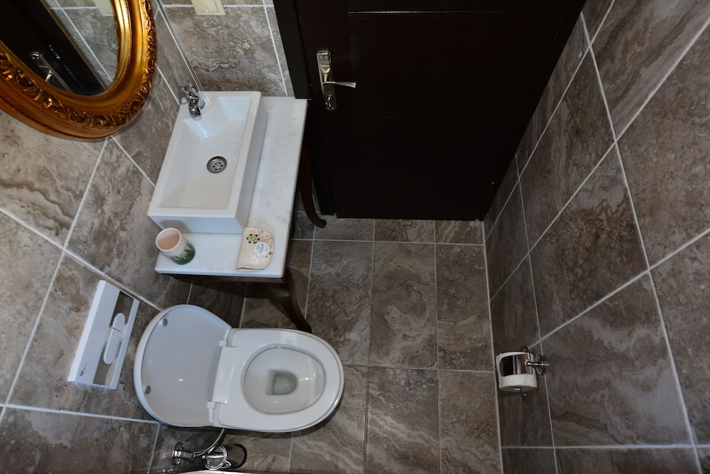 Hayriye Hanim Ege Hotel 34/35