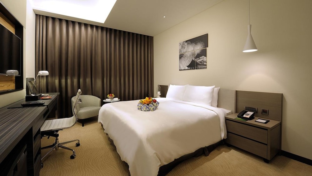 Golden Tulip Glory Fine Hotel 18/60