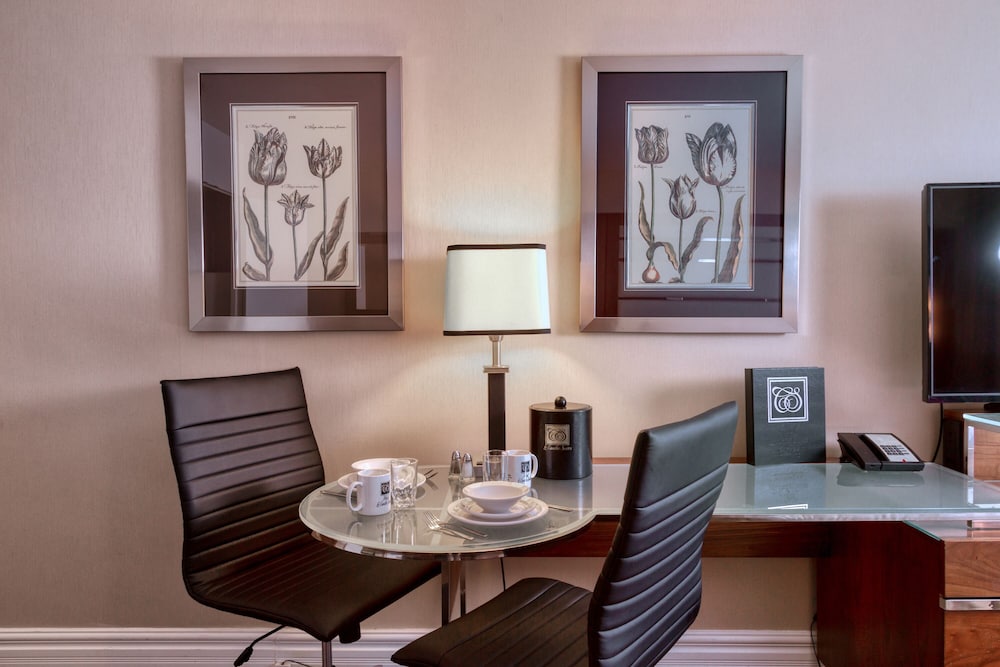 Le Cantlie Suites Hotel 53/56