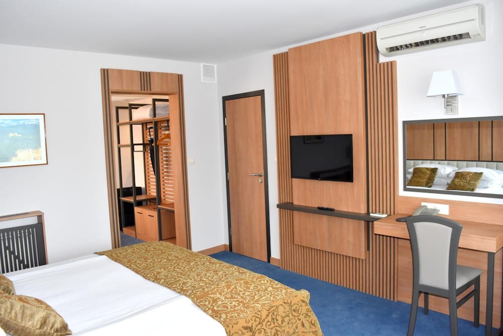 Legends Hotel 13/51