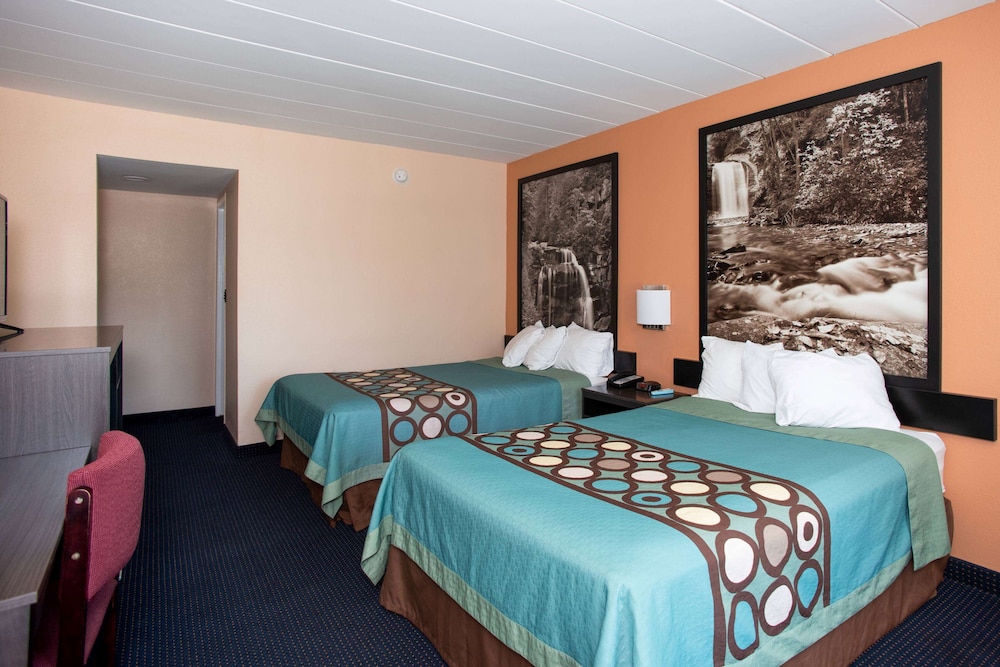 Super 8 By Wyndham Black Mountain 14/50