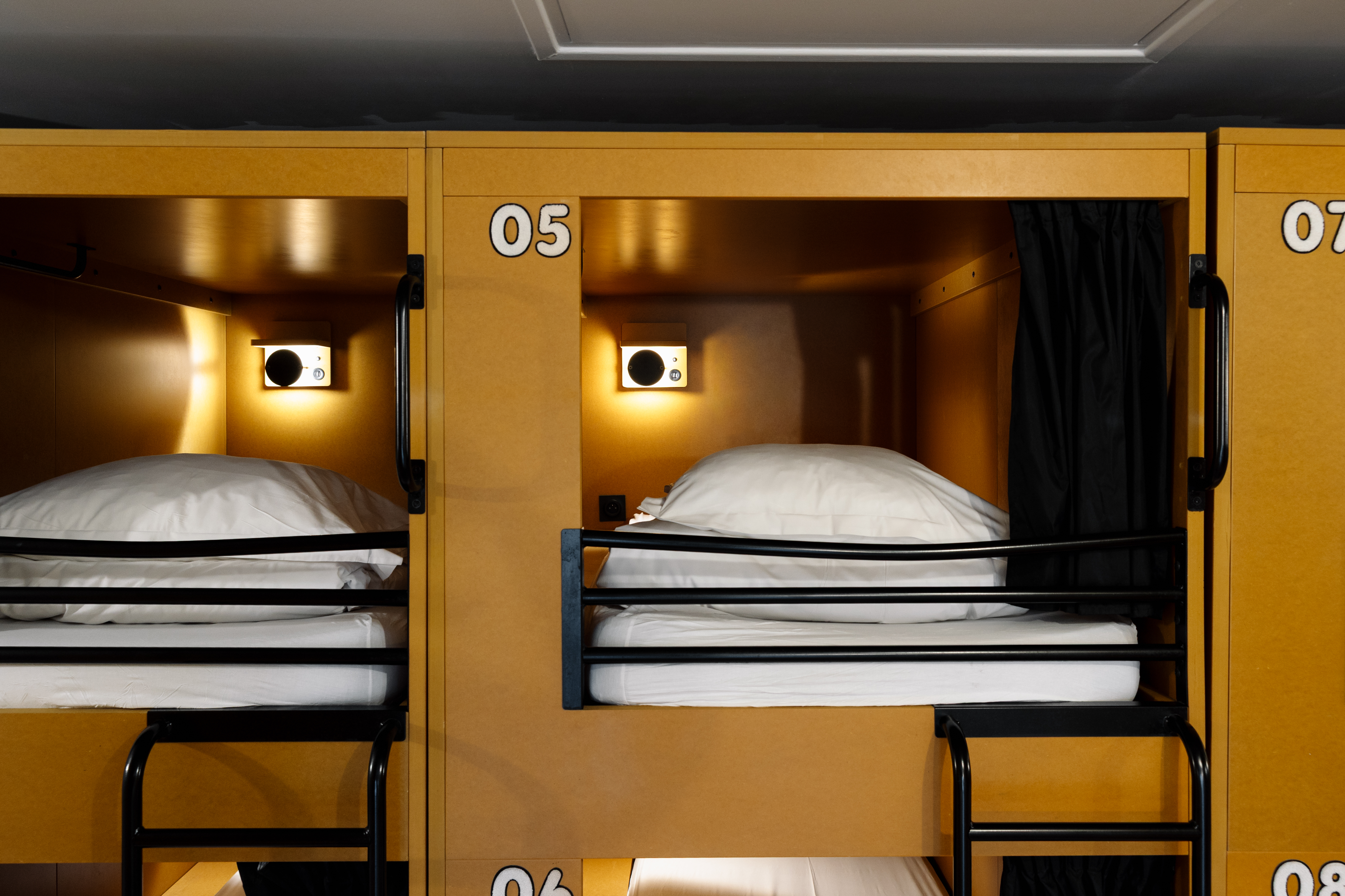 Bed in a 14 beds mixed dormitory with private bathroom
