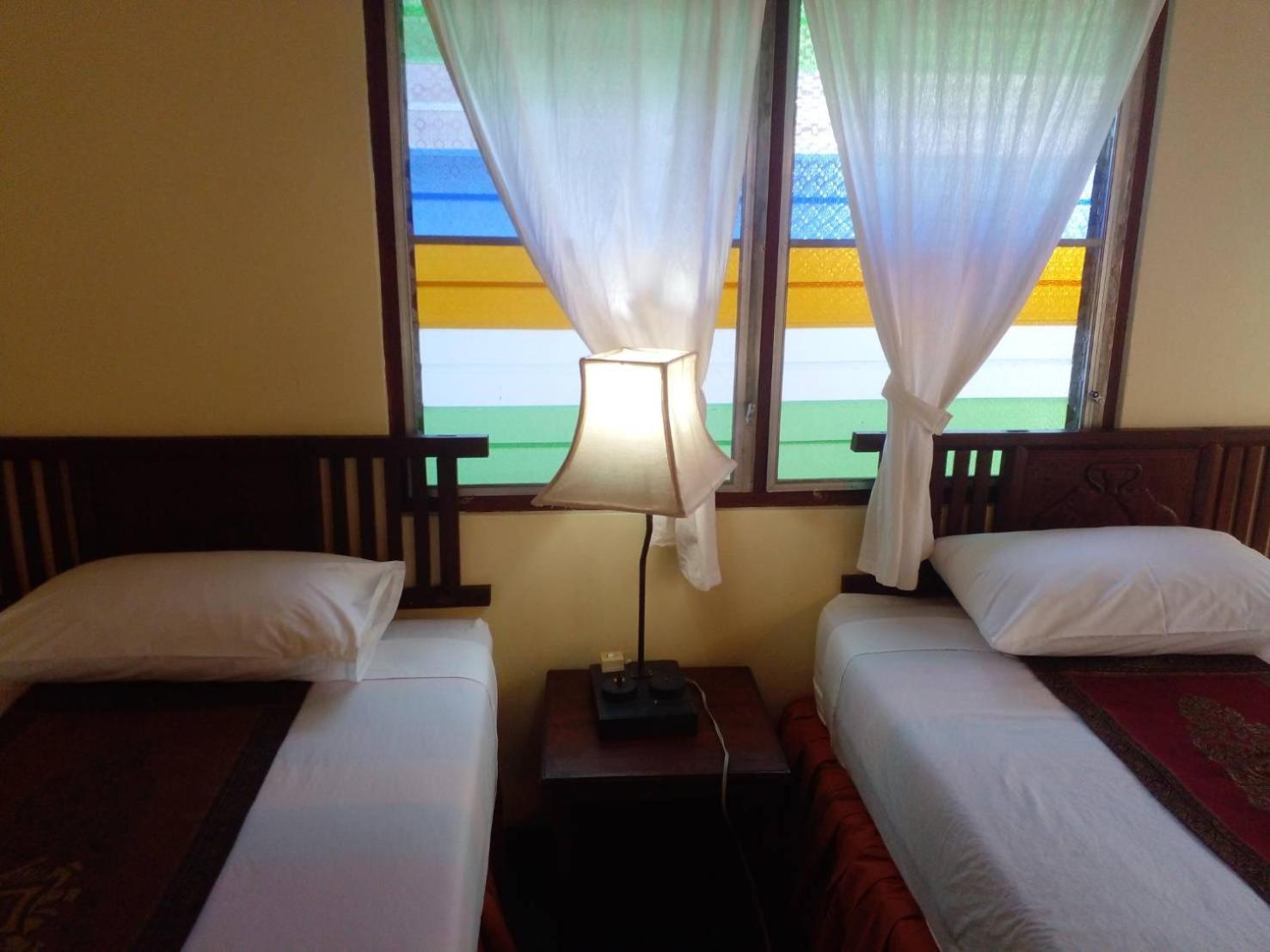 Standard, Twin Beds