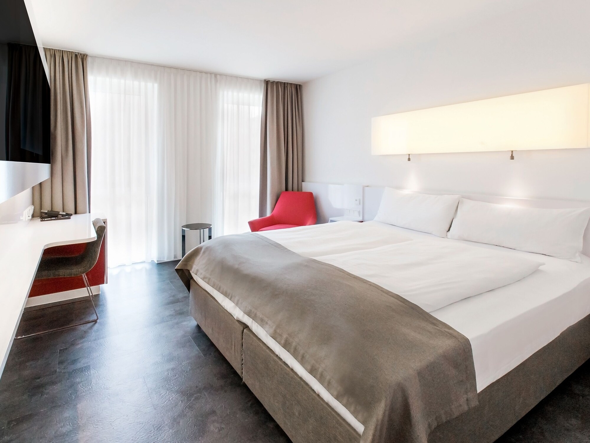 ROOM, DOUBLE OR TWIN BED