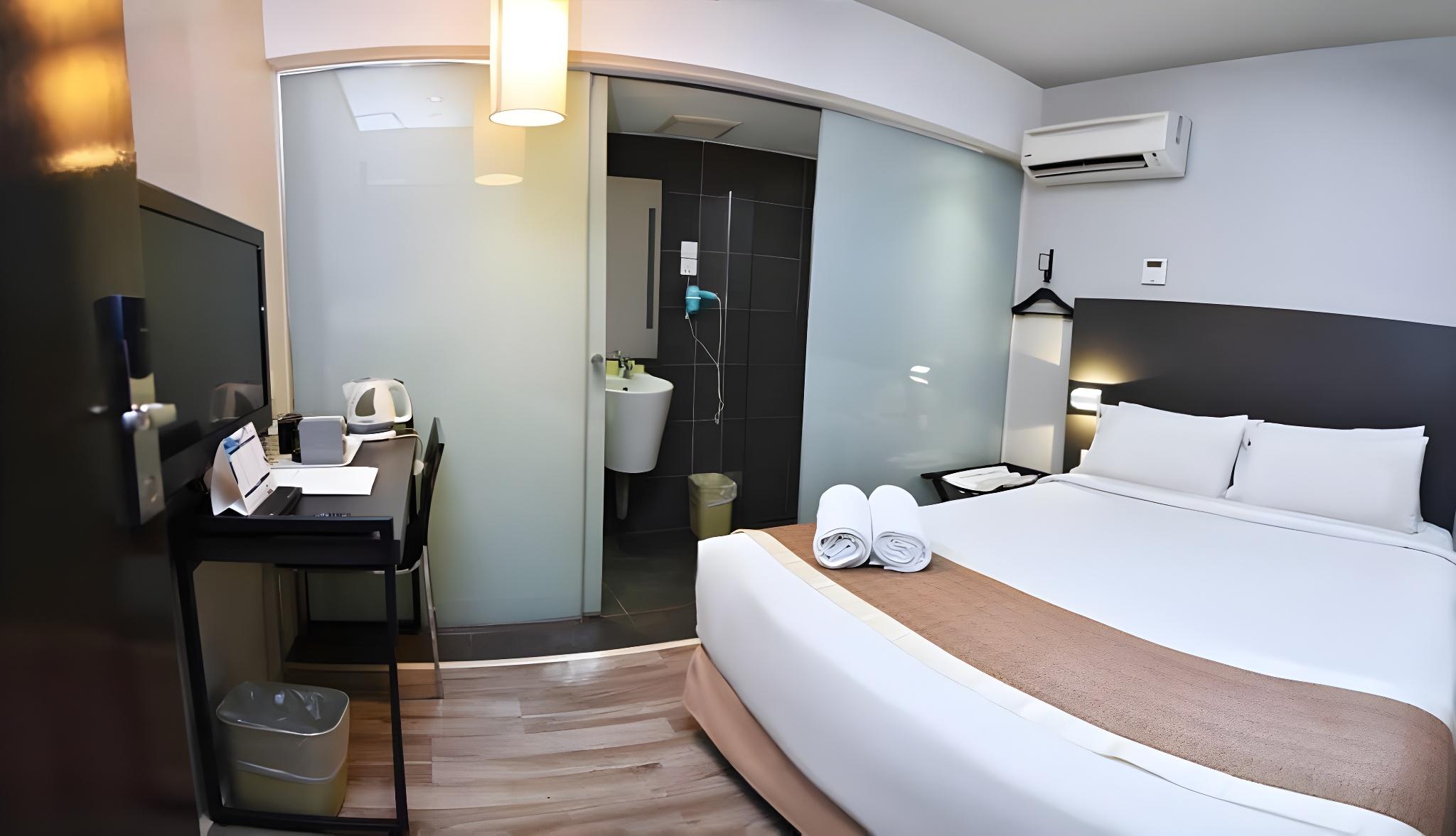 Room, Queen Bed, No Window