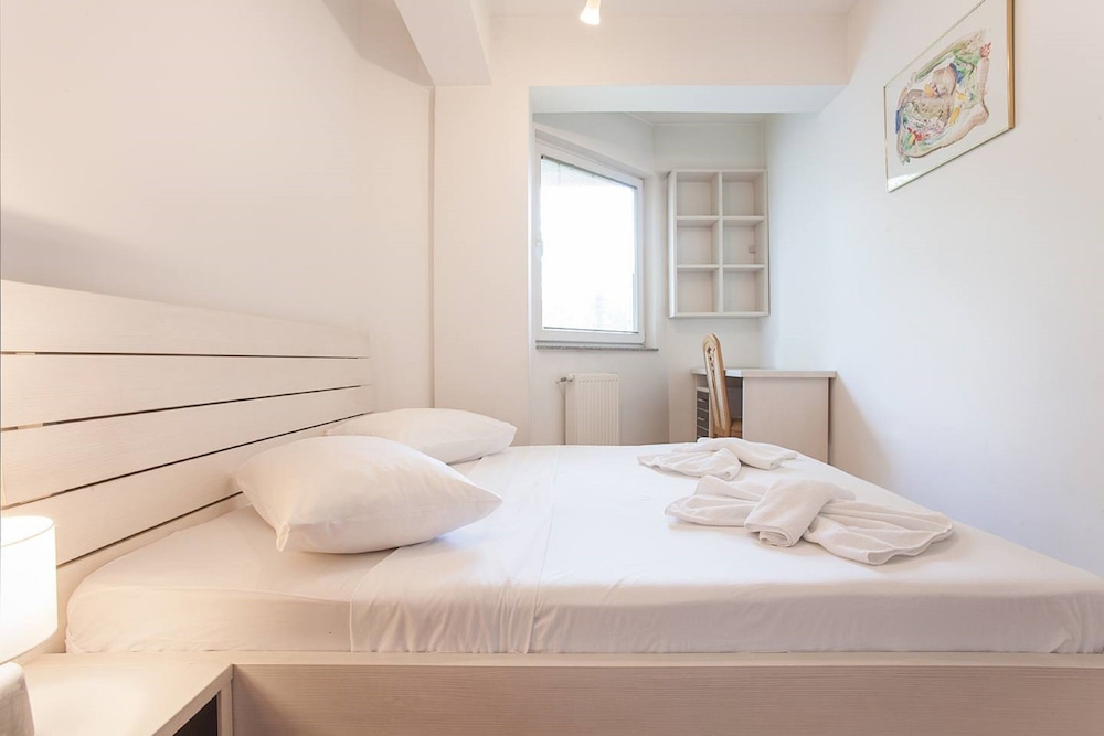 Urban Serviced Apartments 20/50
