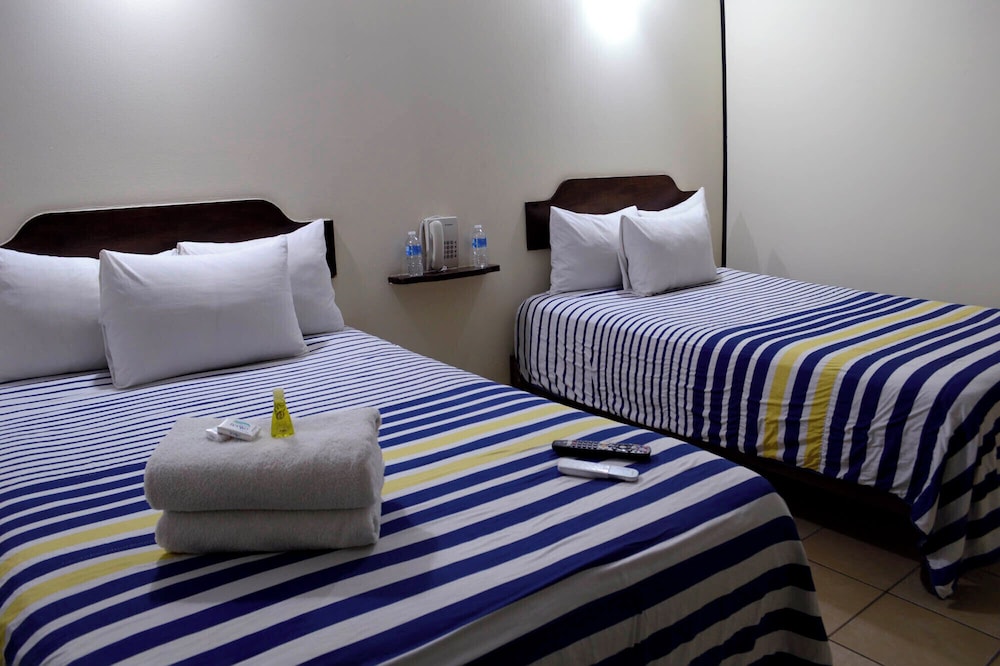 Hotel Mateos 1215 25/42