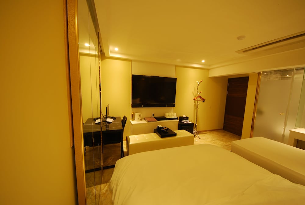 Hotel Buti 8/43