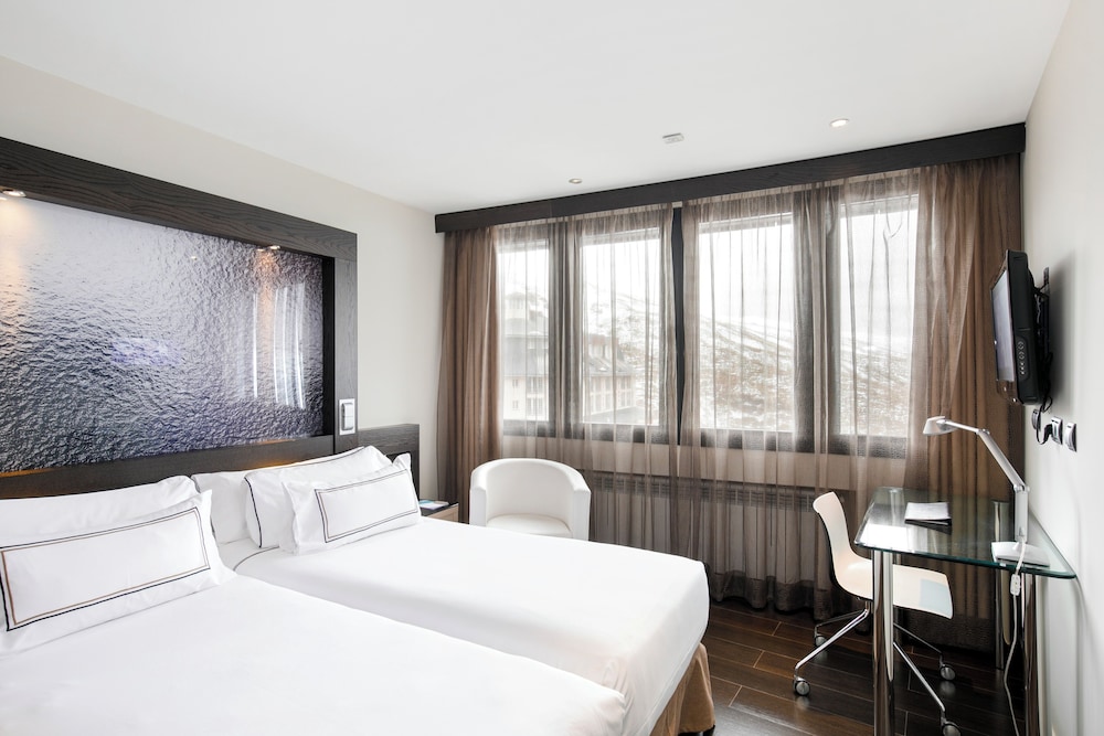 The Level, Suite, Twin Beds