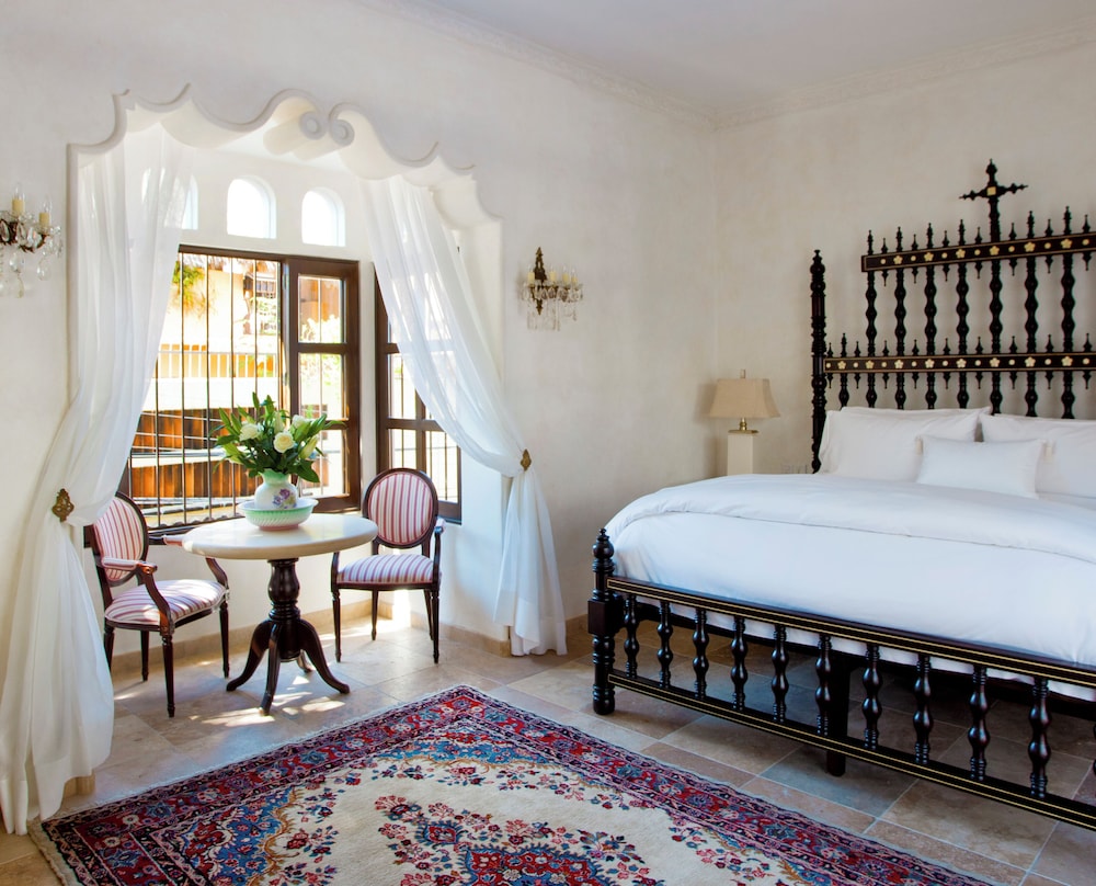 SANDPIPER, SUITE