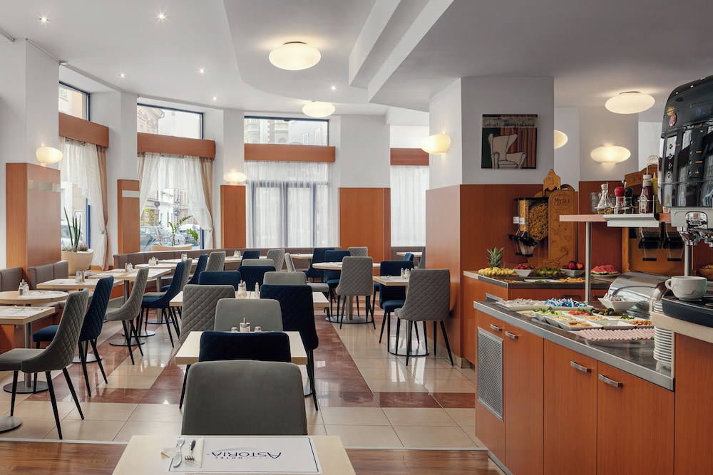 Astoria Hotel 52/56