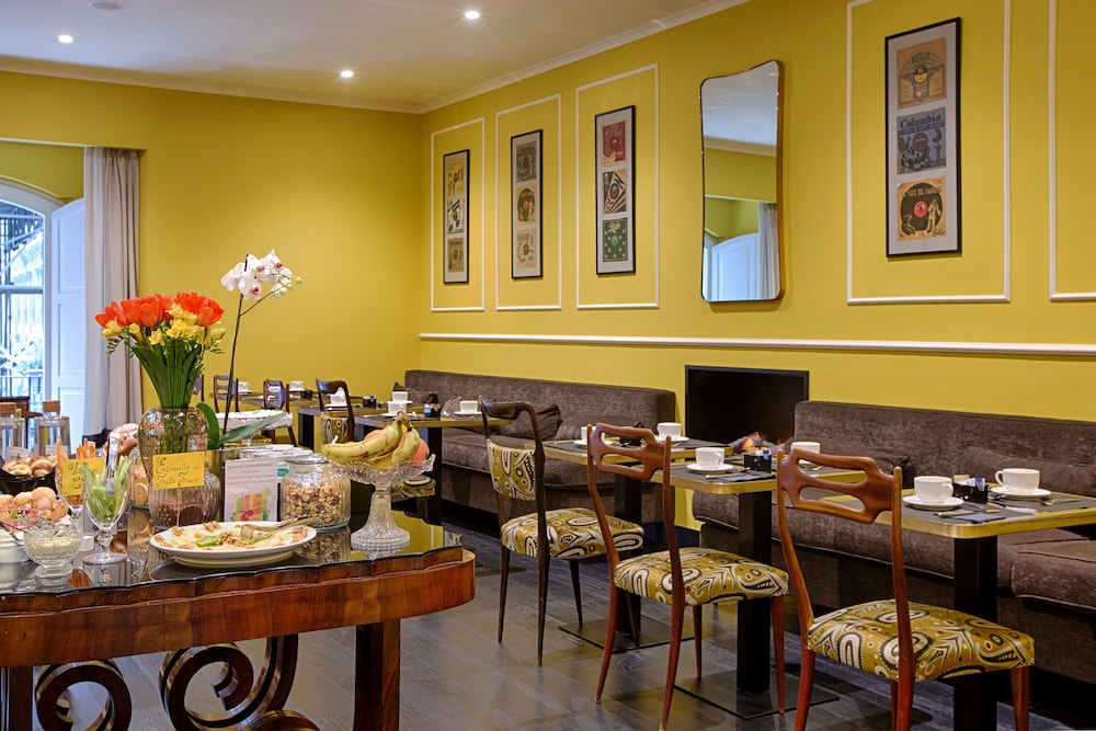 Caruso Place Boutique Wellness Suites 53/70
