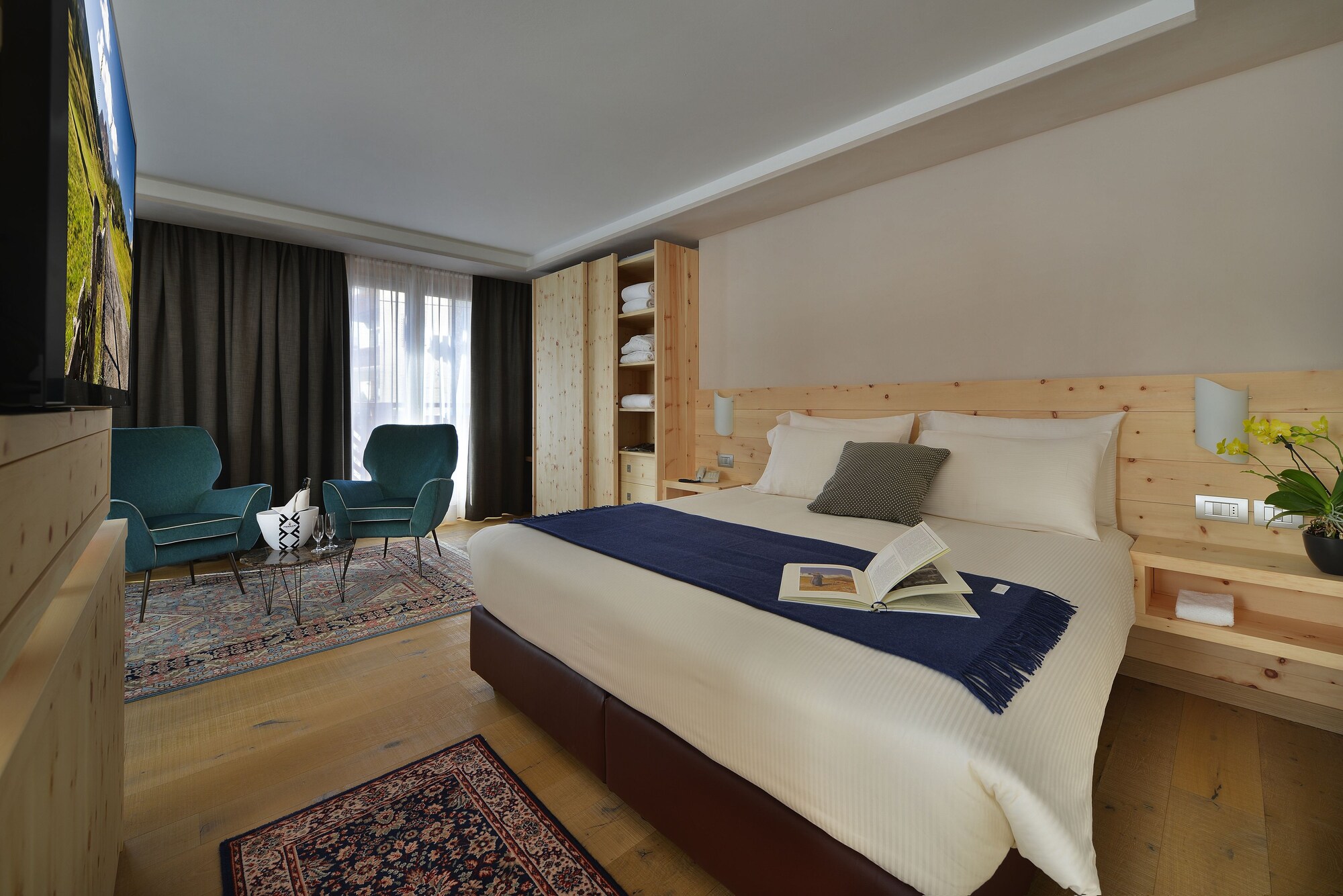 EXECUTIVE, SUITE, BALCONY