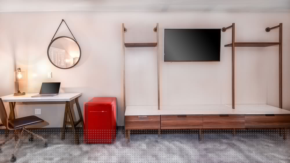 Hollywood Inn Suites Hotel 45/54