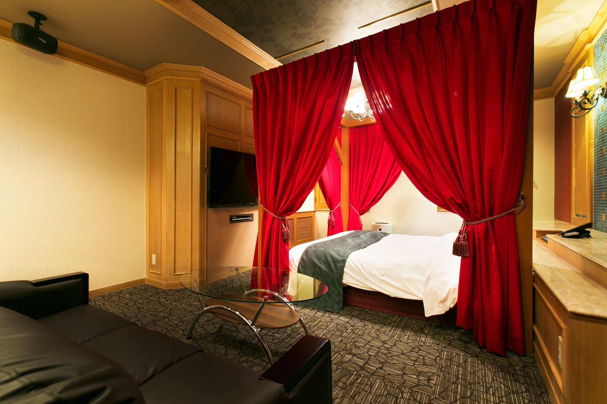 DELUXE, DOUBLE BED