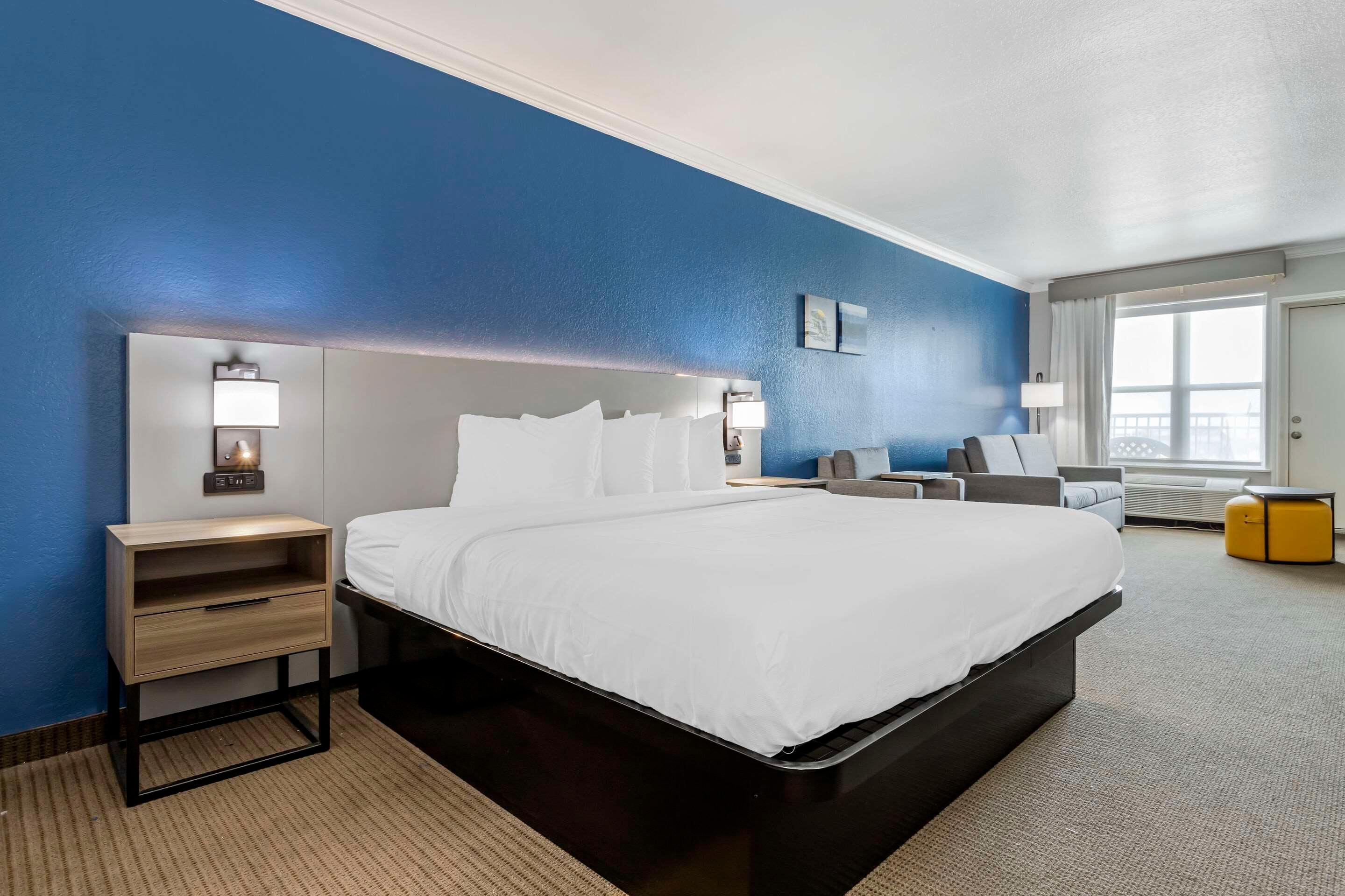 UPGRADE, EFFICIENCY, SUITE, KING BED