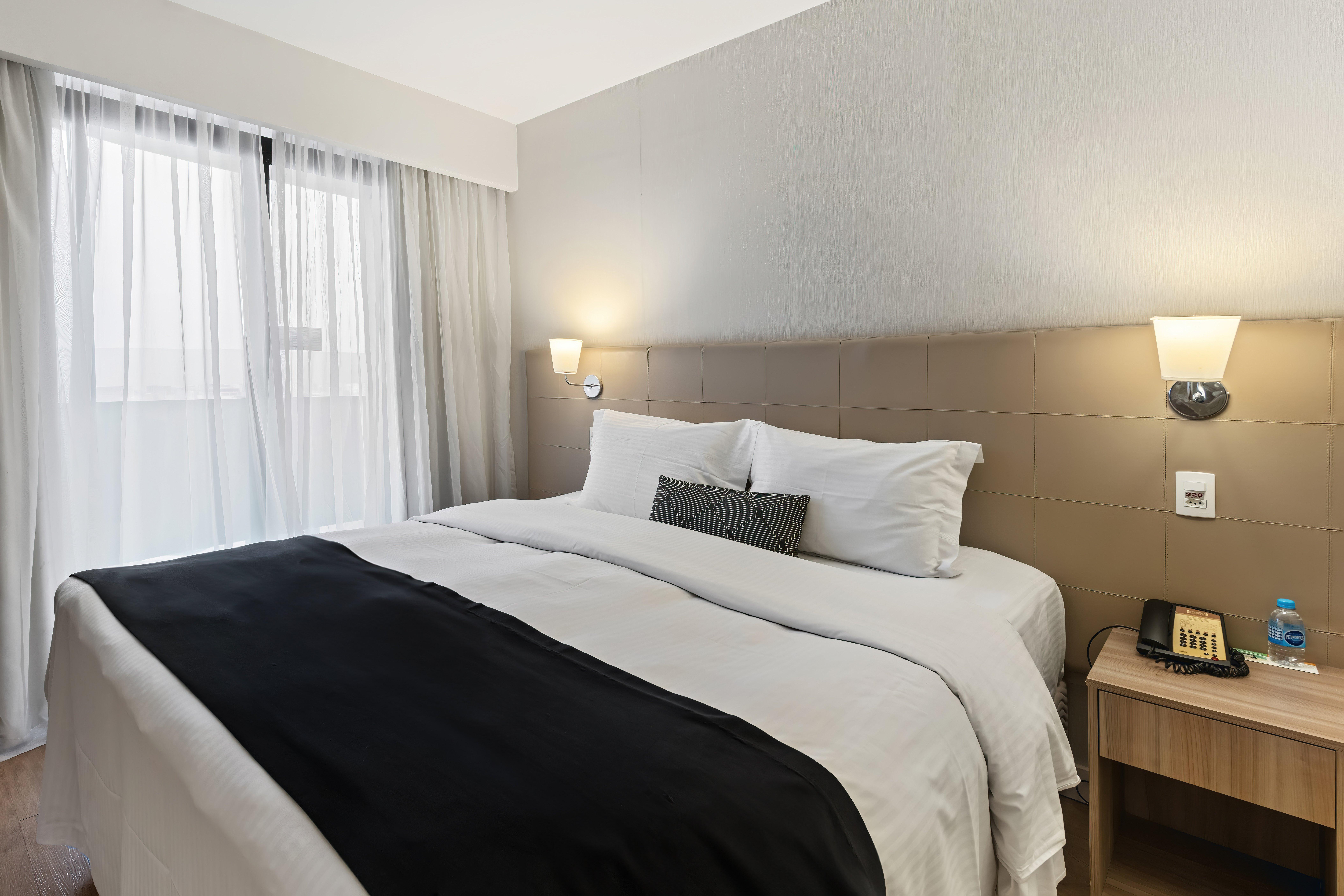 2 Bedrooms, Suite, King and Twin Beds